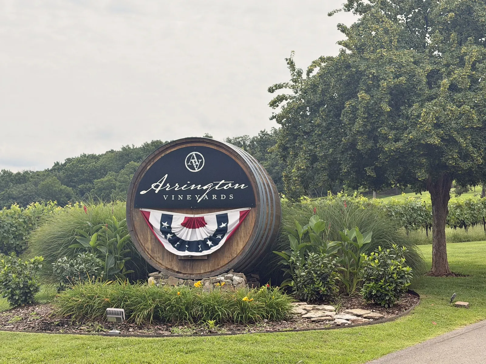 Barrel-shaped Arrington Vineyards entrance sign