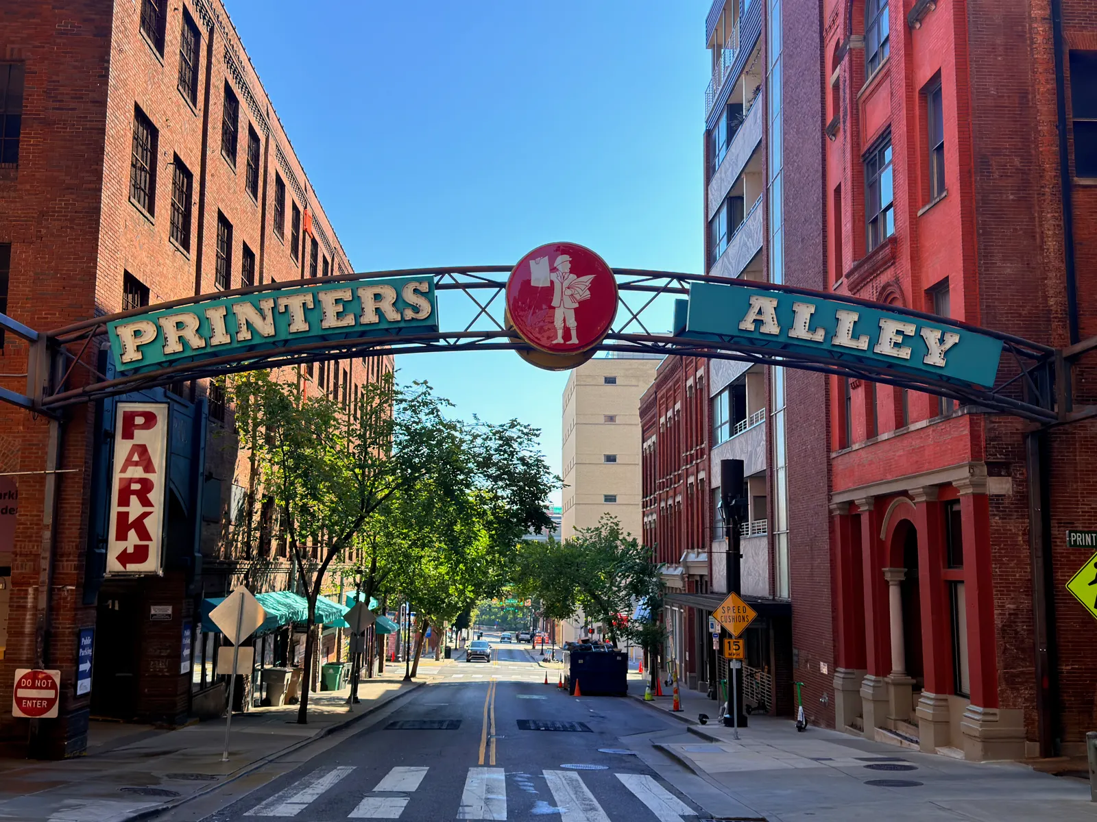 Printers Alley entrance arch in downtown Nashville