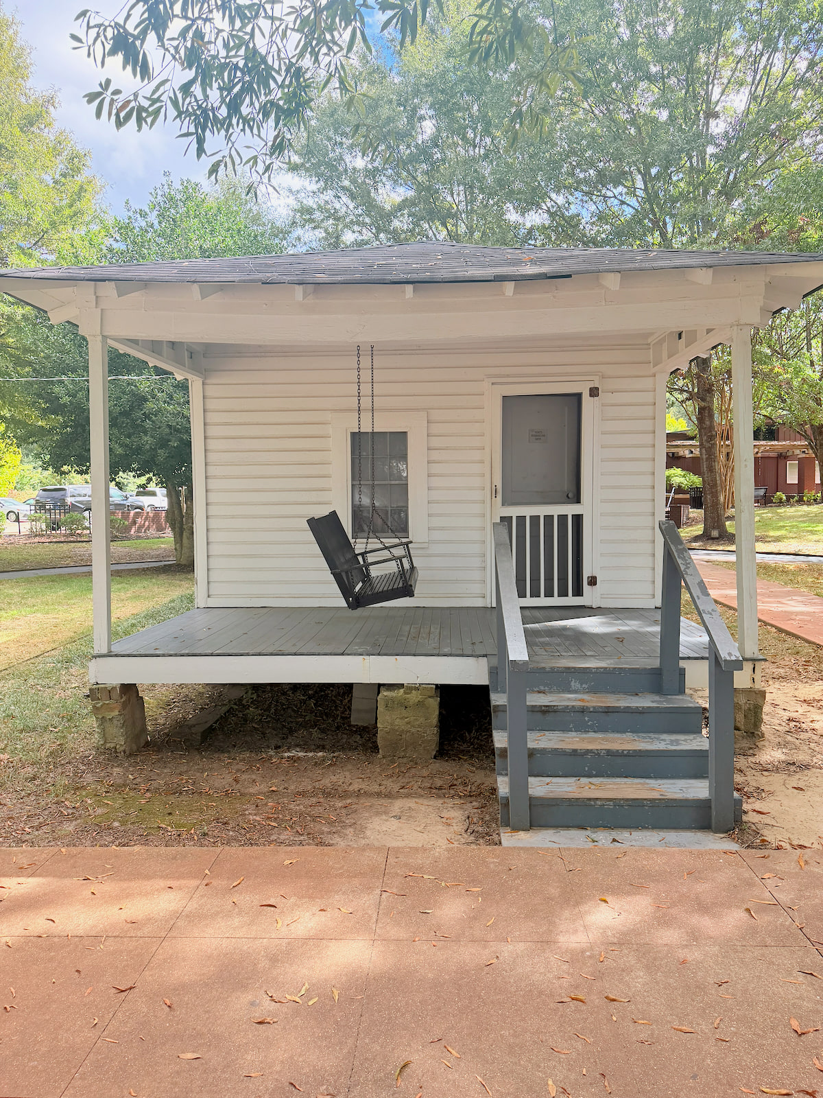 Elvis Presley’s birthplace in Tupelo, with a white clapboard porch, swing, and gray steps